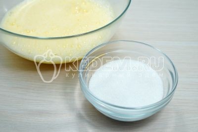 Торт «Новинка» со сметанным кремом Торт «Новинка» со сметанным кремом