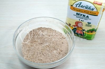 Торт «Новинка» со сметанным кремом Торт «Новинка» со сметанным кремом