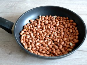 Торт "Сникерс" из печенья без выпечки