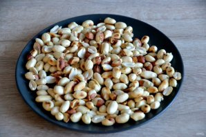 Торт "Сникерс" из печенья без выпечки