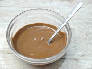 Торт "Сникерс" из печенья без выпечки