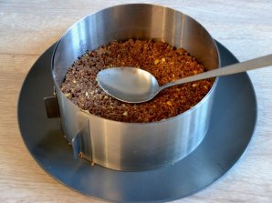 Торт "Сникерс" из печенья без выпечки