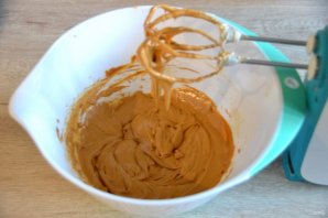 Торт "Сникерс" из печенья без выпечки