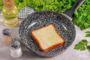 Тост с авокадо, соленой семгой и яйцом пашот