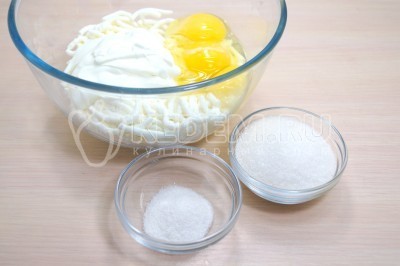 Творожная запеканка с овсяными хлопьями и свежими ягодами