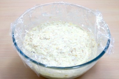 Творожная запеканка с овсяными хлопьями и свежими ягодами