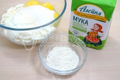 Творожная запеканка с овсяными хлопьями и свежими ягодами