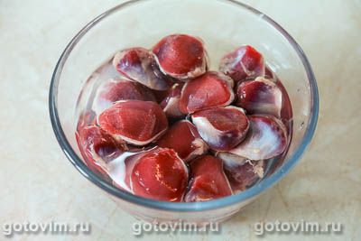 Утиные желудки в сметане с жареным луком Утиные желудки в сметане с жареным луком