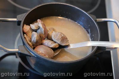 Утиные желудки в сметане с жареным луком Утиные желудки в сметане с жареным луком