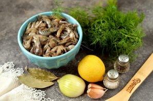 Вареные креветки с лимоном Вареные креветки с лимоном