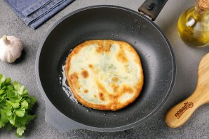 Ароматные чесночные лепёшки