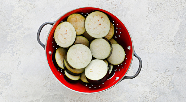 Баклажаны, тушенные с помидорами и чесноком, пошаговый рецепт с фото