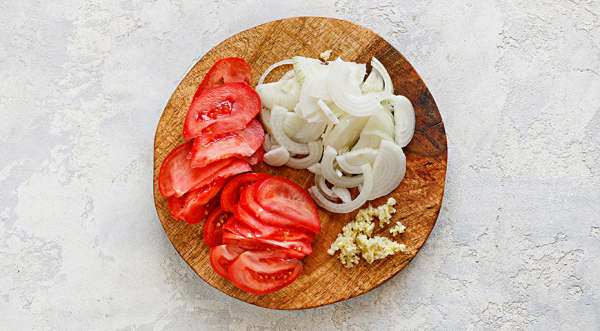 Баклажаны, тушенные с помидорами и чесноком, пошаговый рецепт с фото