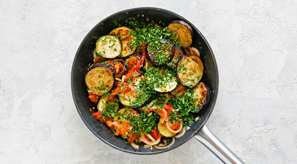 Баклажаны, тушенные с помидорами и чесноком, пошаговый рецепт с фото