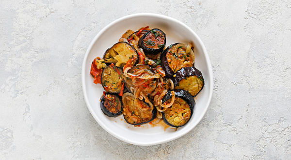 Баклажаны, тушенные с помидорами и чесноком, пошаговый рецепт с фото