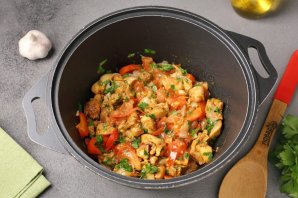 Ближневосточный плов с курицей и помидорами