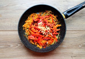 Булгур с куриной печенью и овощами