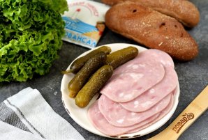 Бутерброд с солеными огурцами