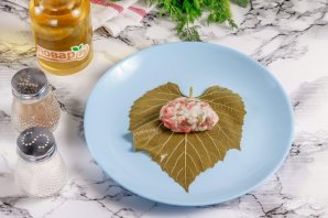 Долма с мятным соусом