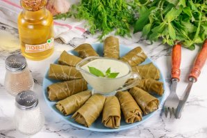 Долма с мятным соусом