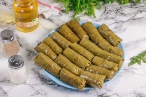 Долма с мятным соусом