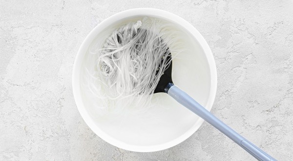 Фунчоза с курицей и овощами в соевом соусе, пошаговый рецепт с фото