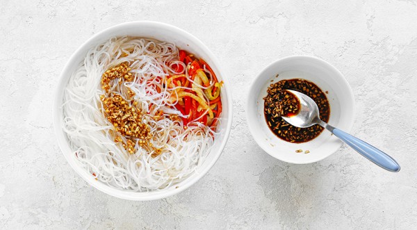 Фунчоза с курицей и овощами в соевом соусе, пошаговый рецепт с фото