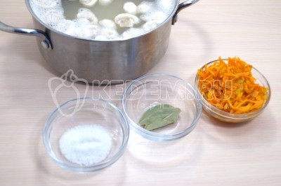 Грибной суп с рисом и овощами