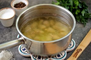 Холодная закуска из куриных сердечек в чесночно-соевом соусе Холодная закуска из куриных сердечек в чесночно-соевом соусе