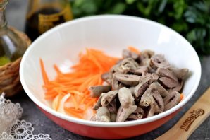 Холодная закуска из куриных сердечек в чесночно-соевом соусе Холодная закуска из куриных сердечек в чесночно-соевом соусе