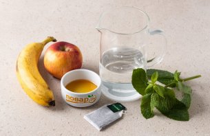 Яблочно-банановый смузи с зеленым чаем