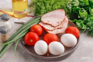 Яичница с беконом и томатами