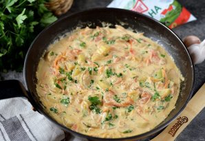 Кабачки с помидорами в сметане