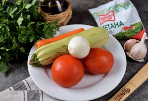 Кабачки с помидорами в сметане