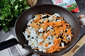 Кабачки с помидорами в сметане