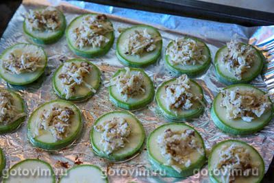 Кабачки запеченные с грецкими орехами и сыром