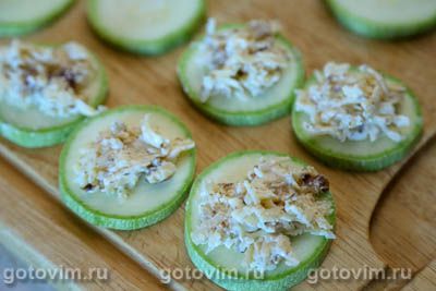 Кабачки запеченные с грецкими орехами и сыром