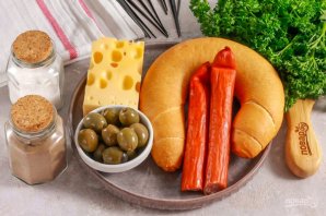 Канапе с охотничьими колбасками