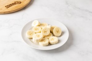 Карамельная овсяная каша на молоке с бананом Карамельная овсяная каша на молоке с бананом