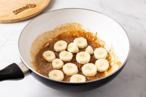 Карамельная овсяная каша на молоке с бананом Карамельная овсяная каша на молоке с бананом