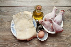 Куриная голень в слоеном тесте