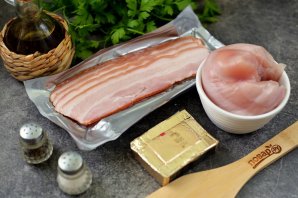 Куриные рулетики с плавленым сыром в беконе