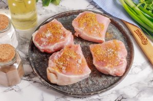 Медальоны из свинины в мультиварке