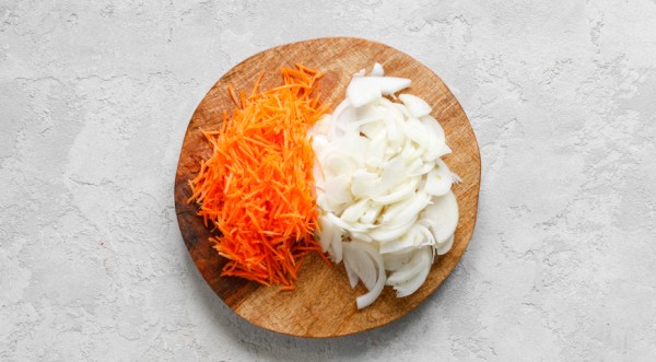 Минтай с морковью и луком на сковороде, пошаговый рецепт с фото Минтай с морковью и луком на сковороде, пошаговый рецепт с фото