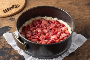 Насыпной пирог с клубникой Насыпной пирог с клубникой