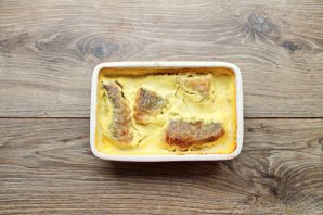 Навага жареная со сметанным соусом