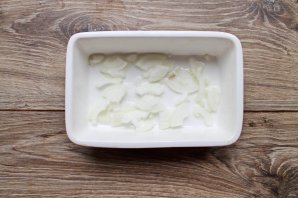 Навага жареная со сметанным соусом