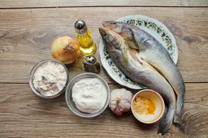 Навага жареная со сметанным соусом