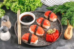 Нигири с лососем