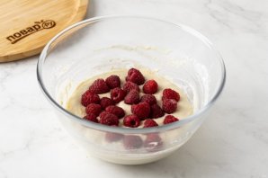 Оладьи с малиной и лимоном